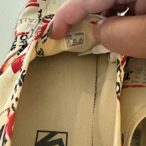Vans Men’s Official Packaging Label Cream and Red Graphic Sneakers Sz 11 - Picture 2 of 8